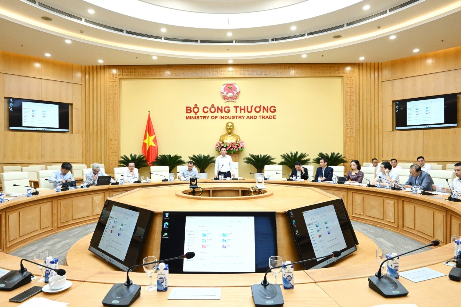Điện khí, điện gió ngoài khơi có vai trò rất quan trọng trong việc cung cấp điện cho hệ thống điện quốc gia Cần sớm có các cơ chế, chính sách đặc thù cho triển khai các dự án điện khí và điện gió ngoài khơi