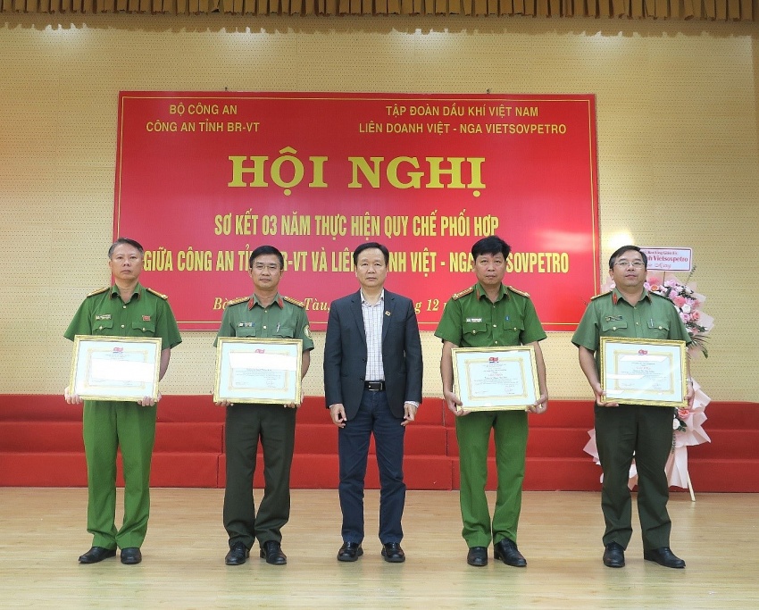 Công tác phối hợp giữa Vietsovpetro và Công an tỉnh Bà Rịa - Vũng Tàu đạt hiệu quả cao Công tác phối hợp giữa Vietsovpetro và Công an tỉnh Bà Rịa - Vũng Tàu đạt hiệu quả cao