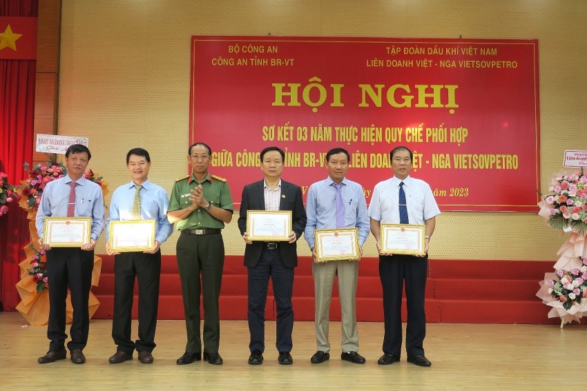 Công tác phối hợp giữa Vietsovpetro và Công an tỉnh Bà Rịa - Vũng Tàu đạt hiệu quả cao Công tác phối hợp giữa Vietsovpetro và Công an tỉnh Bà Rịa - Vũng Tàu đạt hiệu quả cao