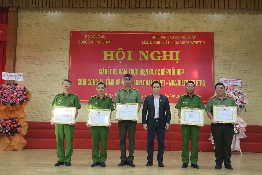 Công tác phối hợp giữa Vietsovpetro và Công an tỉnh Bà Rịa - Vũng Tàu đạt hiệu quả cao Công tác phối hợp giữa Vietsovpetro và Công an tỉnh Bà Rịa - Vũng Tàu đạt hiệu quả cao