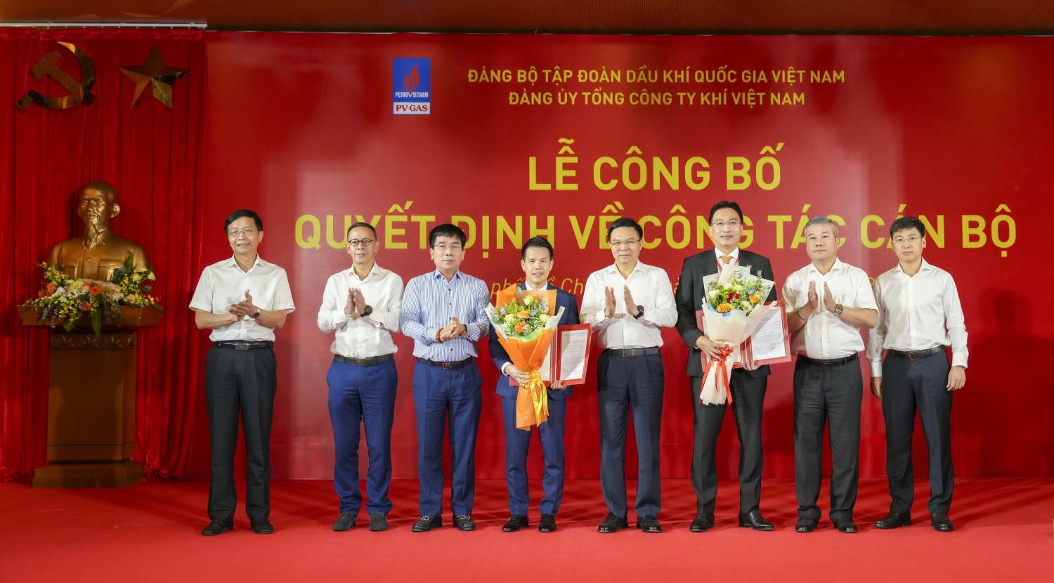 Ban Lãnh đạo Đảng ủy Tập đoàn Dầu khí Quốc gia Việt Nam trân trọng công bố và trao quyết định cho các lãnh đạo cấp cao PV GAS Ban Lãnh đạo Đảng ủy Tập đoàn Dầu khí Quốc gia Việt Nam trân trọng công bố và trao quyết định cho các lãnh đạo cấp cao PV GAS
