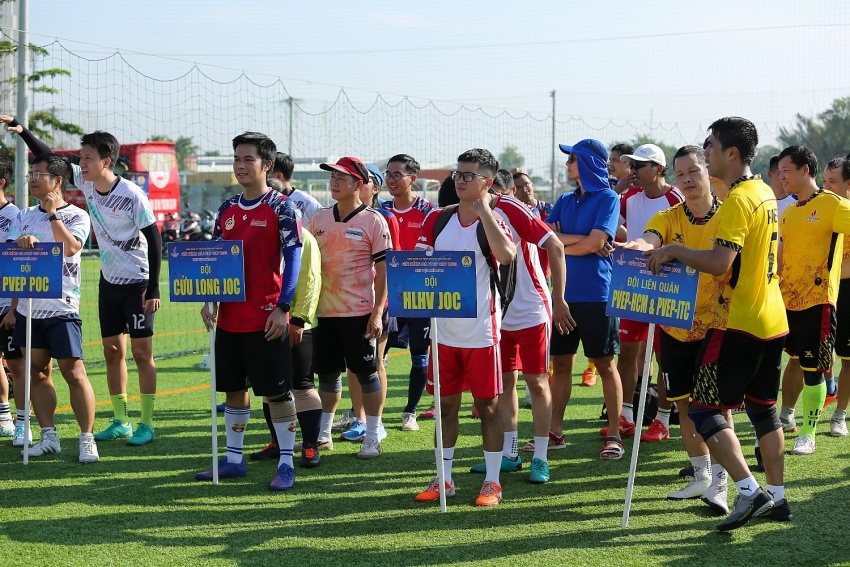2. Các đội bóng