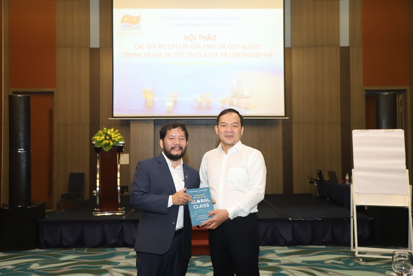 Giá trị cốt lõi của Xí nghiệp Khai thác Dầu khí và con người Xí nghiệp Khai thác Dầu khí trong hệ giá trị cốt lõi của Vietsovpetro và con người Vietsovpetro Giá trị cốt lõi của Xí nghiệp Khai thác Dầu khí trong hệ giá trị cốt lõi của Vietsovpetro