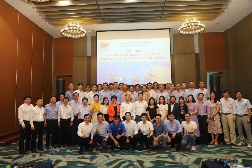 Giá trị cốt lõi của Xí nghiệp Khai thác Dầu khí và con người Xí nghiệp Khai thác Dầu khí trong hệ giá trị cốt lõi của Vietsovpetro và con người Vietsovpetro Giá trị cốt lõi của Xí nghiệp Khai thác Dầu khí trong hệ giá trị cốt lõi của Vietsovpetro