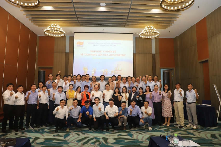 Giá trị cốt lõi của Xí nghiệp Khai thác Dầu khí và con người Xí nghiệp Khai thác Dầu khí trong hệ giá trị cốt lõi của Vietsovpetro và con người Vietsovpetro Giá trị cốt lõi của Xí nghiệp Khai thác Dầu khí trong hệ giá trị cốt lõi của Vietsovpetro