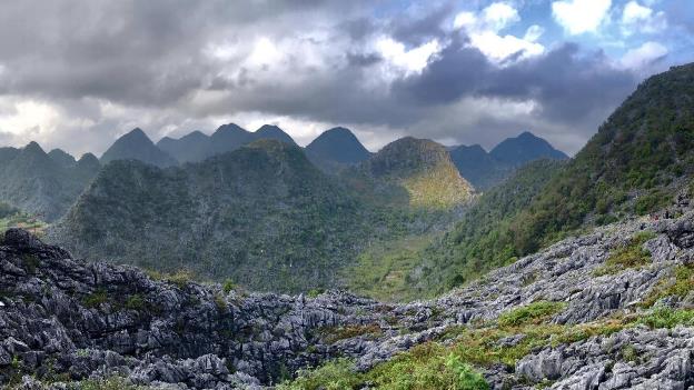 Khám phá bãi đá Mặt Trăng (Hà Giang) Khám phá bãi đá Mặt Trăng (Hà Giang)