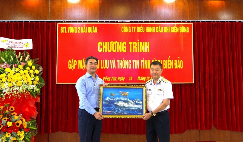 BIENDONG POC gặp mặt, giao lưu với cán bộ, chiến sĩ Bộ Tư lệnh Vùng 2 Hải quân BIENDONG POC gặp mặt, giao lưu với cán bộ, chiến sĩ Bộ Tư lệnh Vùng 2 Hải quân