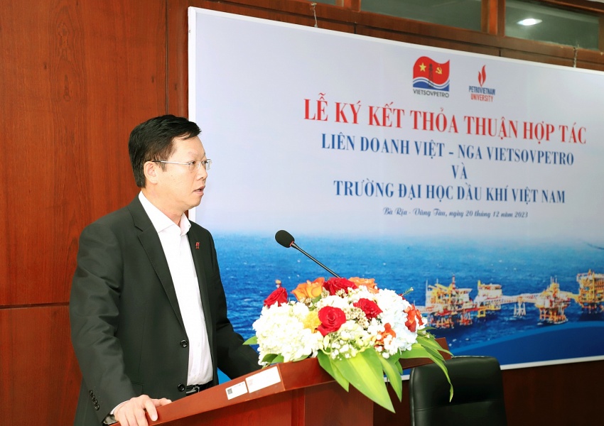 Vietsovpetro ký kết thoả thuận hợp tác với PVU và trao tặng 25 suất học bổng cho sinh viên vượt khó học giỏi