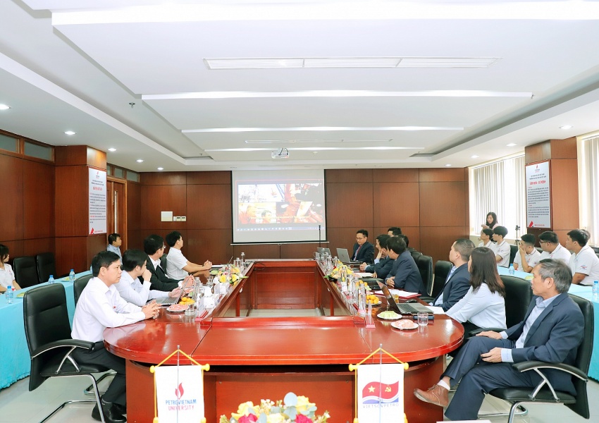Vietsovpetro ký kết thoả thuận hợp tác với PVU và trao tặng 25 suất học bổng cho sinh viên vượt khó học giỏi