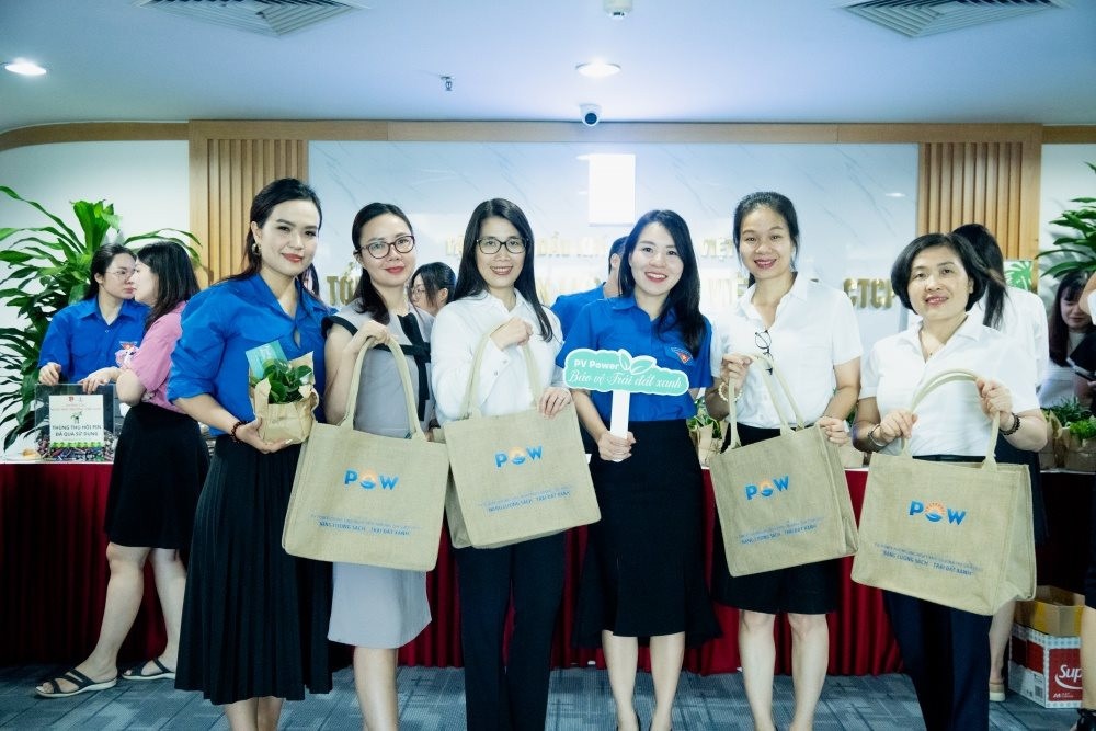 Ngày hội “ Đổi pin cũ - Nhận quà xanh” 