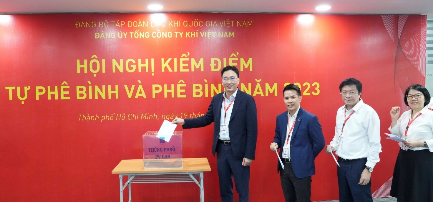 Hội nghị bỏ phiếu đề xuất xếp loại tập thể và cán bộ PV GAS năm 2023