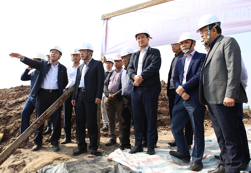 Phó Chủ tịch CMSC Hồ Sỹ Hùng kiểm tra công trường Dự án đường dây 500kV mạch 3 đoạn qua địa phận tỉnh Thanh Hóa