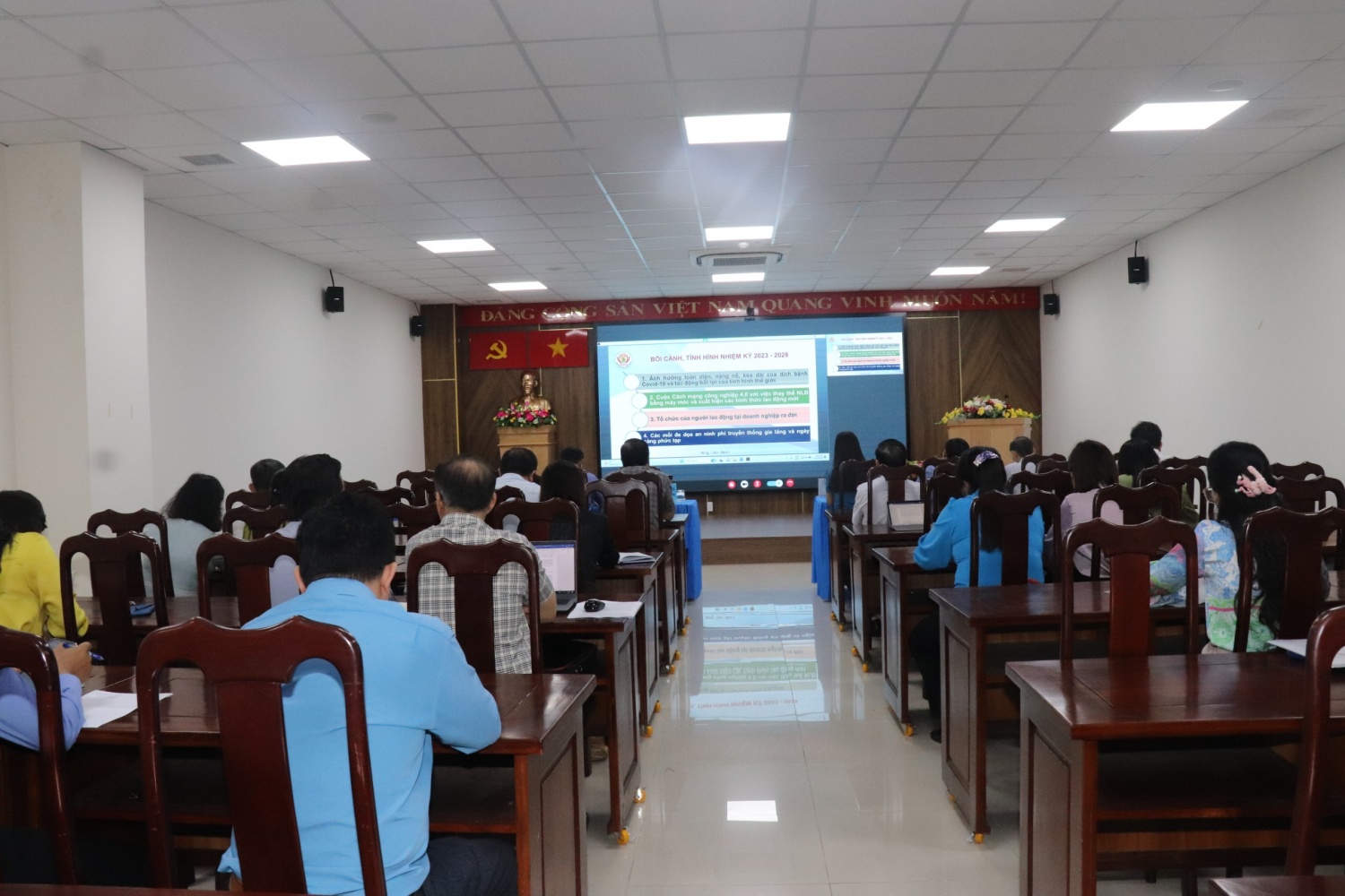 Công đoàn Dầu khí Việt Nam học tập, quán triệt Nghị quyết Đại hội XIII Công đoàn Việt Nam Công đoàn Dầu khí Việt Nam học tập, quán triệt Nghị quyết Đại hội XIII Công đoàn Việt Nam