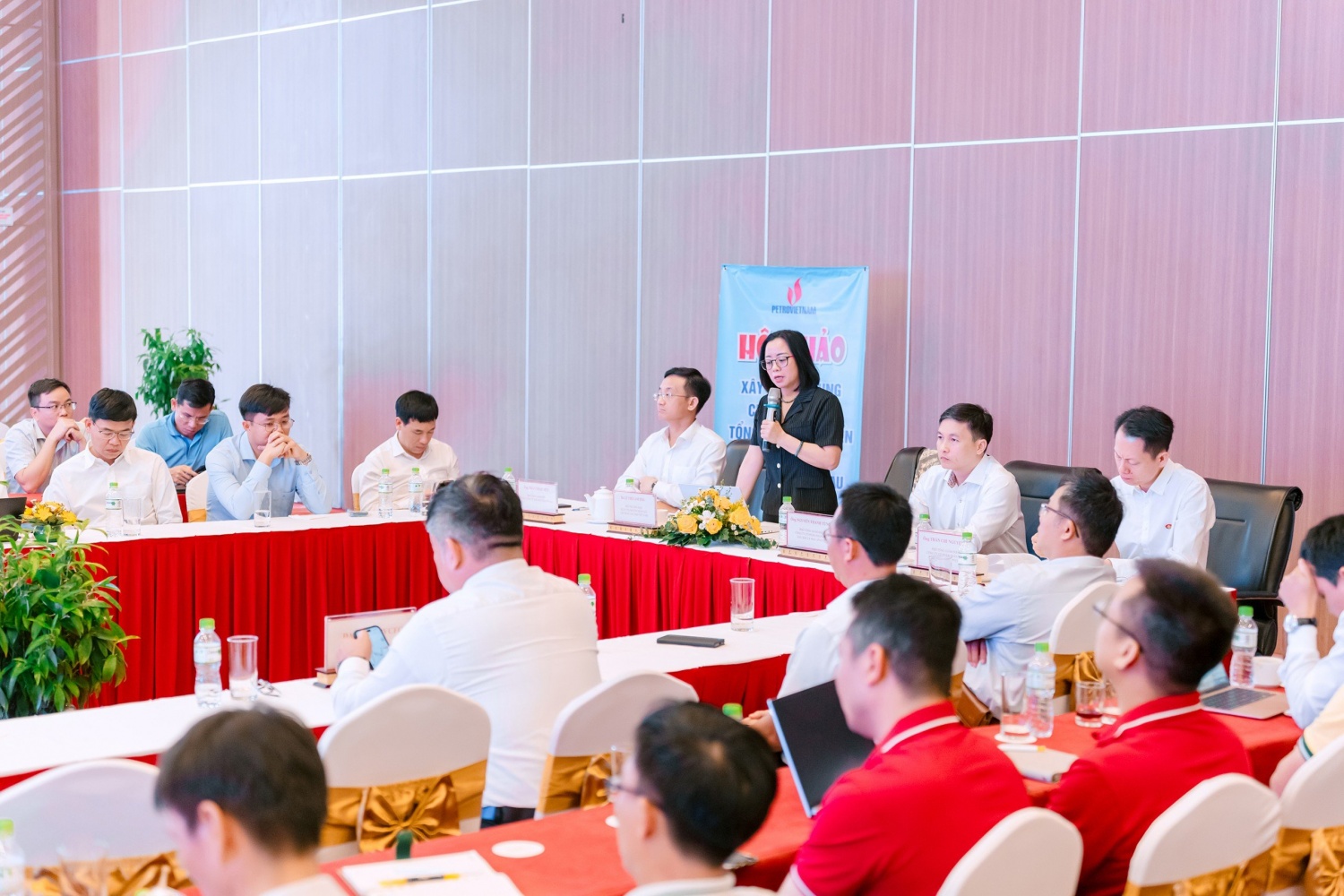 Xây dựng khung chương trình tổng thể phát triển chuyên gia lĩnh vực khâu sau của Petrovietnam