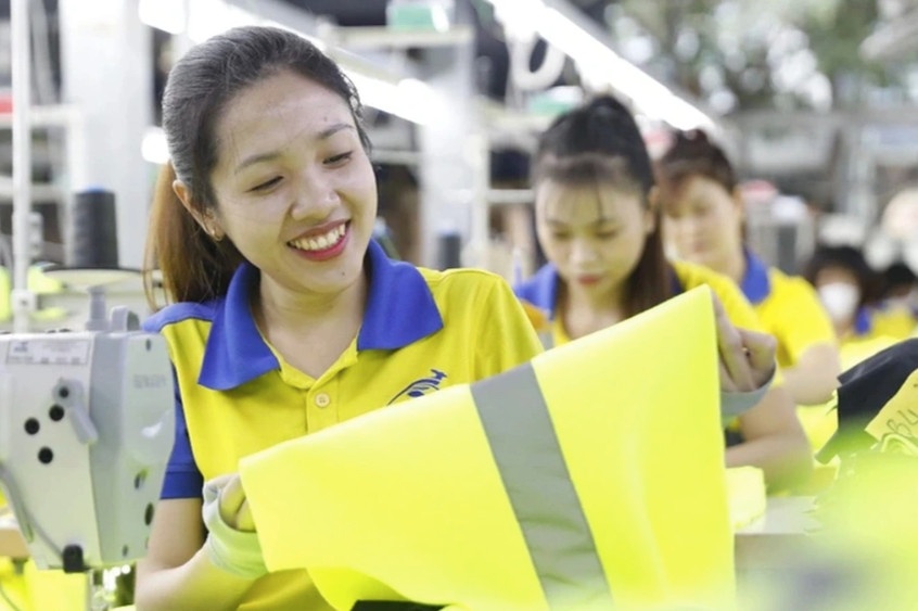 Nếu được Chính phủ thông qua, lương tối thiểu vùng năm 2024 sẽ tăng 6% từ 1/7 (Ảnh. H.K). Nếu được Chính phủ thông qua, lương tối thiểu vùng năm 2024 sẽ tăng 6% từ 1/7 (Ảnh. H.K).