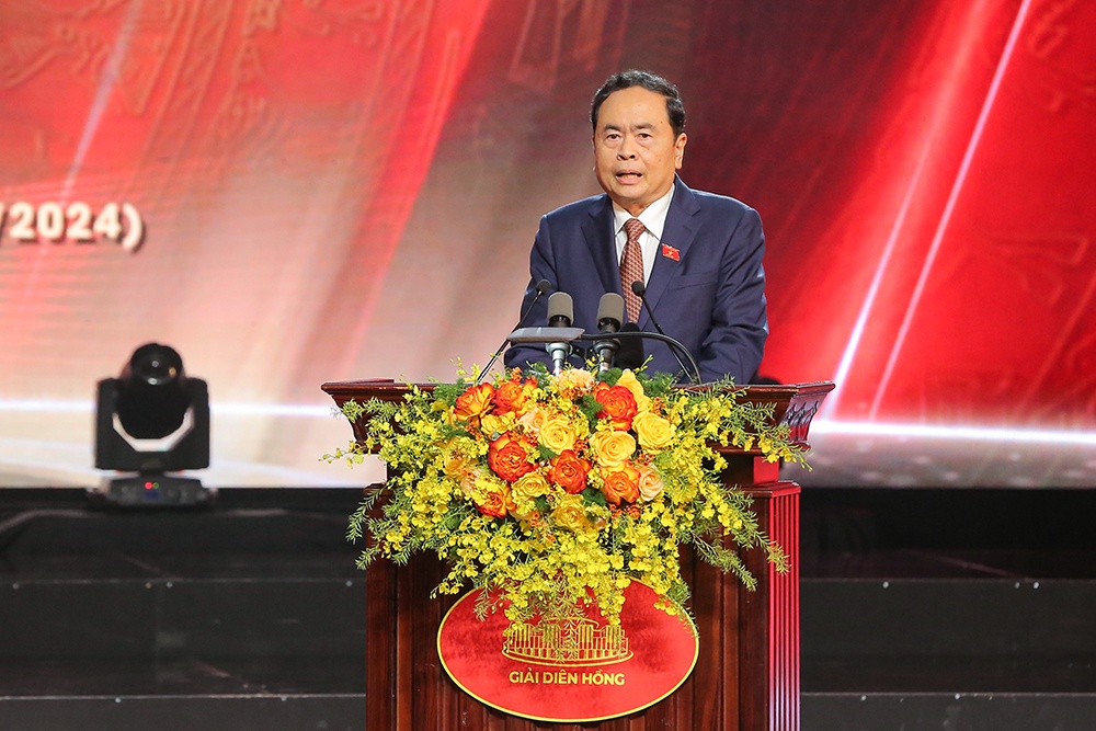 Tạp chí Năng lượng Mới được tuyên dương Tập thể xuất sắc Giải Diên Hồng lần 2 năm 2024 Tạp chí Năng lượng Mới được tuyên dương Tập thể xuất sắc Giải Diên Hồng lần 2 năm 2024