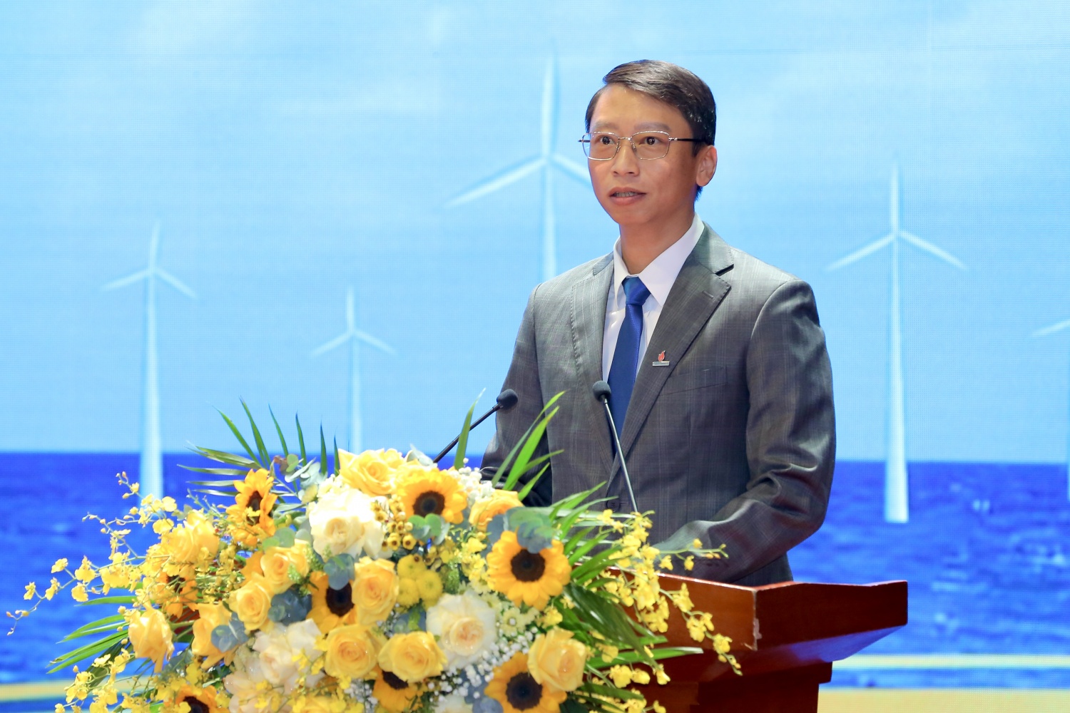 undefined “Ngược dòng” khó khăn, Petrovietnam tăng trưởng mạnh mẽ, lập kỷ lục doanh thu trong năm 2023