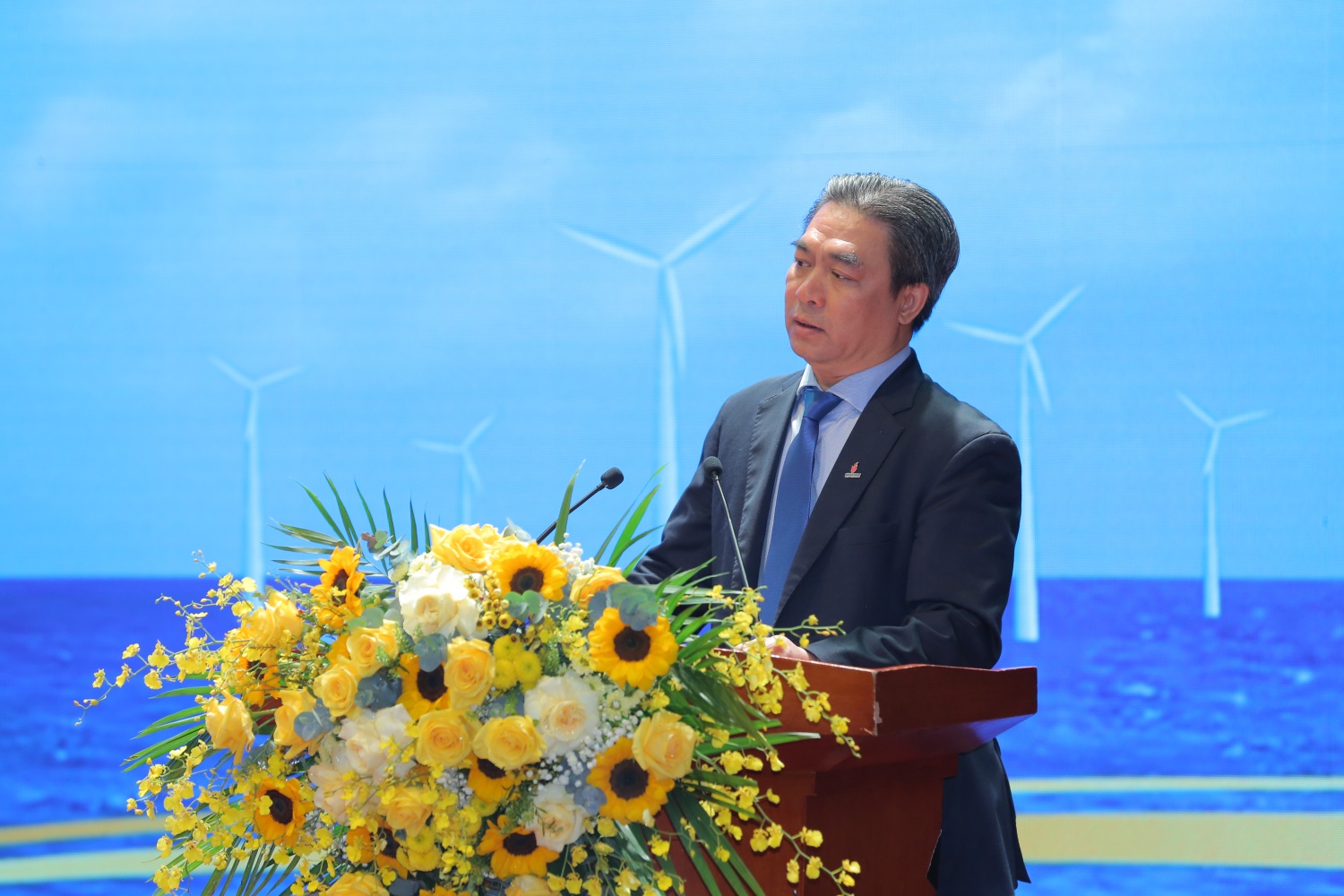 undefined “Ngược dòng” khó khăn, Petrovietnam tăng trưởng mạnh mẽ, lập kỷ lục doanh thu trong năm 2023