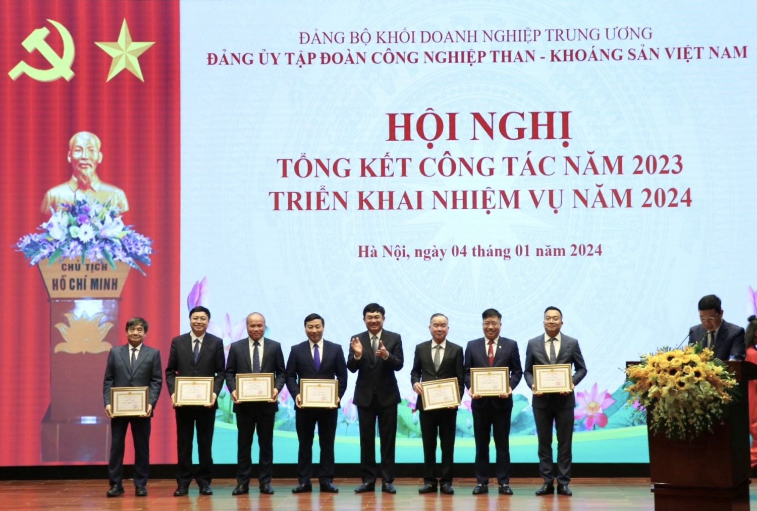 Phát huy truyền thống “Kỷ luật và đồng tâm” xây dựng Đảng bộ TKV trong sạch, vững mạnh,