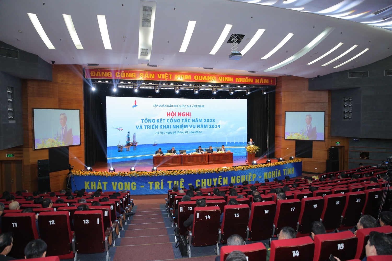 “Ngược dòng” thách thức, Petrovietnam tăng trưởng mạnh mẽ, lập kỷ lục doanh thu trong năm 2023 “Ngược dòng” thách thức, Petrovietnam tăng trưởng mạnh mẽ, lập kỷ lục doanh thu trong năm 2023