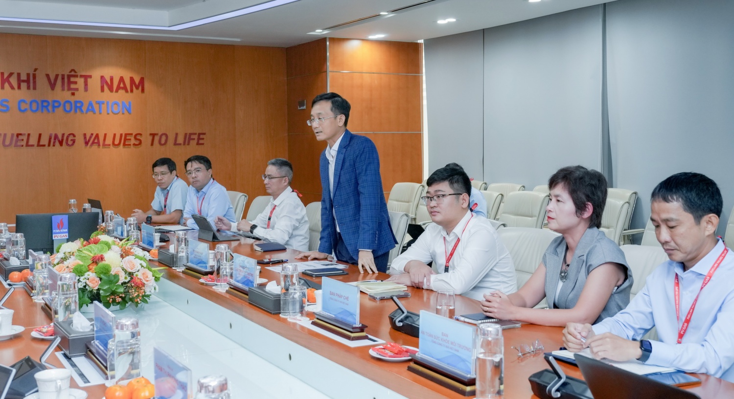 H2. Phó Tổng Giám đốc PV GAS Trần Nhật Huy phát biểu tại buổi làm việc H2. Phó Tổng Giám đốc PV GAS Trần Nhật Huy phát biểu tại buổi làm việc