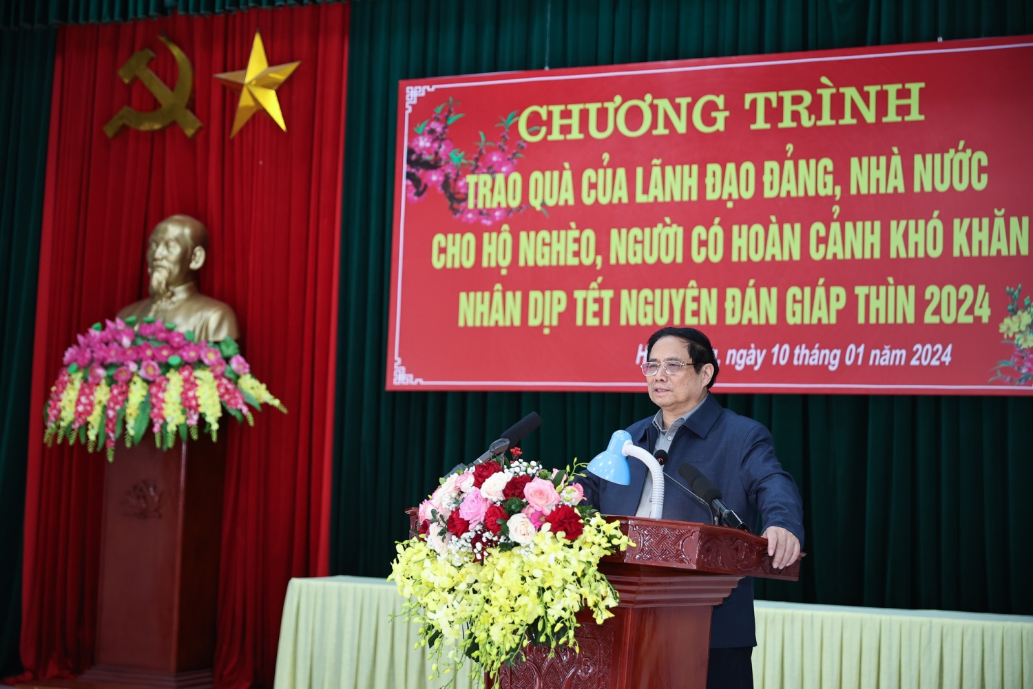 Thủ tướng tặng quà Tết công nhân, người lao động, người nghèo tại Hải Dương Thủ tướng tặng quà Tết công nhân, người lao động, người nghèo tại Hải Dương