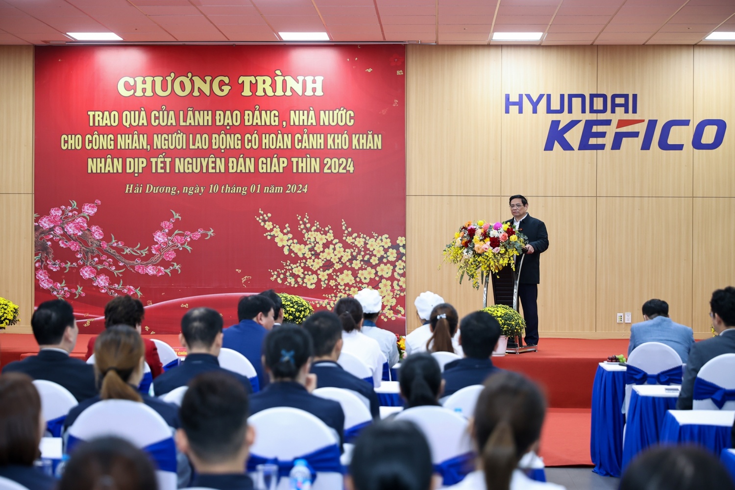 Thủ tướng tặng quà Tết công nhân, người lao động, người nghèo tại Hải Dương Thủ tướng tặng quà Tết công nhân, người lao động, người nghèo tại Hải Dương