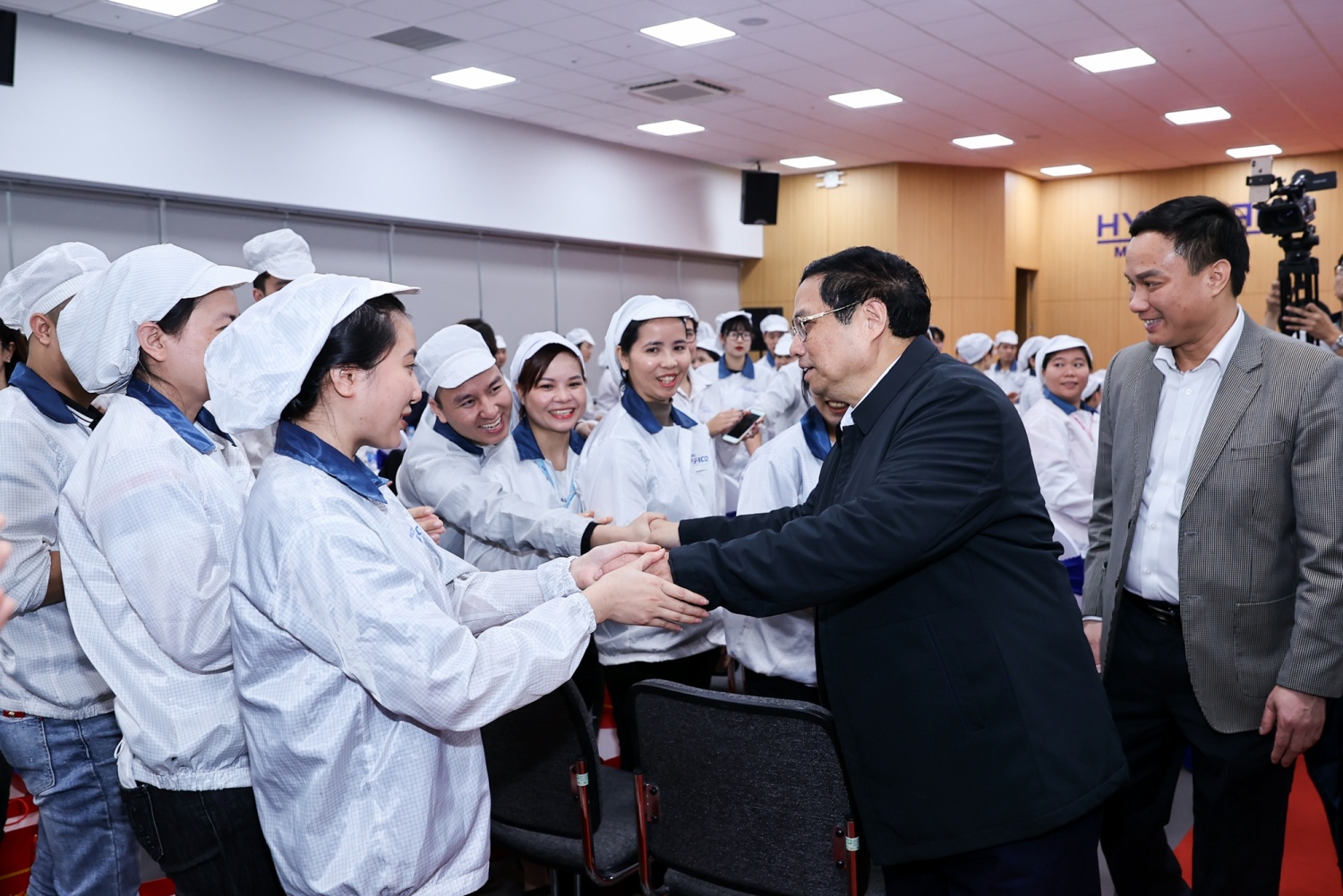 Thủ tướng tặng quà Tết công nhân, người lao động, người nghèo tại Hải Dương Thủ tướng tặng quà Tết công nhân, người lao động, người nghèo tại Hải Dương