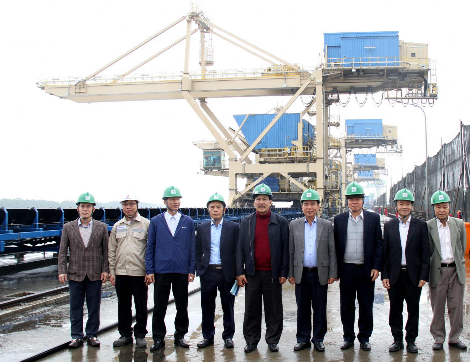 Đoàn công tác Hội DKVN thăm và làm việc tại Nhà máy Nhiệt điện Thái Bình 2 Đoàn công tác Hội DKVN thăm và làm việc tại Nhà máy Nhiệt điện Thái Bình 2