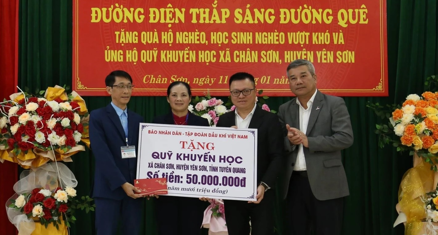 Petrovietnam trao tặng 500 triệu đồng cho quỹ Tết vì người nghèo tỉnh Tuyên Quang