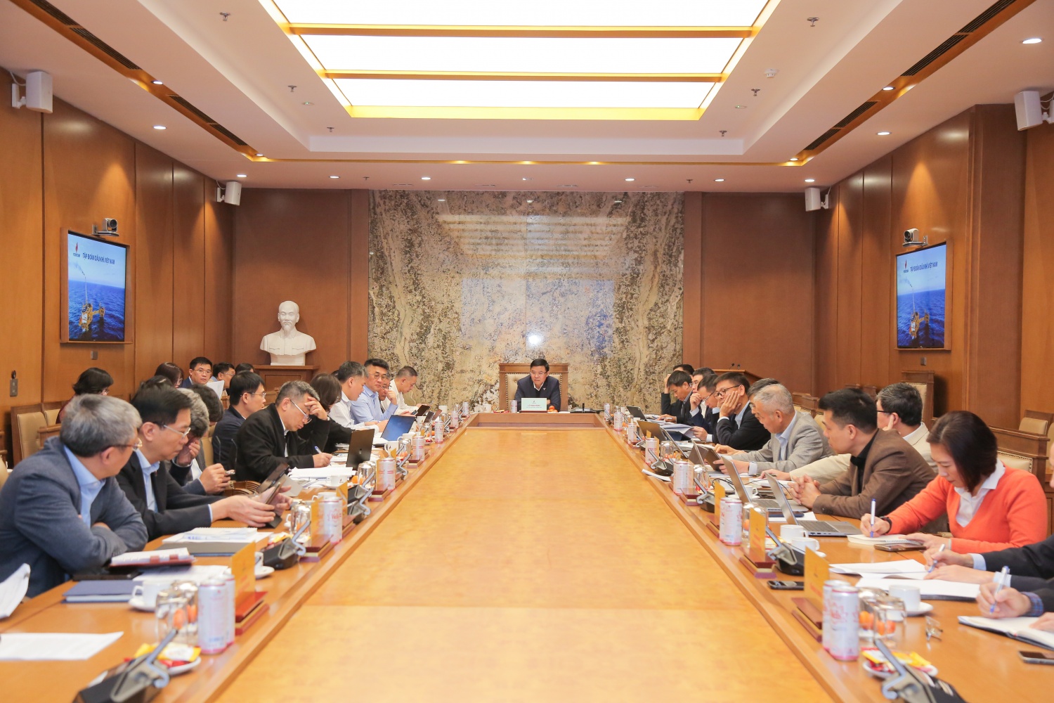 Đồng hành, đồng bộ trong toàn hệ thống Petrovietnam triển khai mục tiêu nhiệm vụ năm 2024 Đồng hành, đồng bộ trong toàn hệ thống Petrovietnam triển khai mục tiêu nhiệm vụ năm 2024