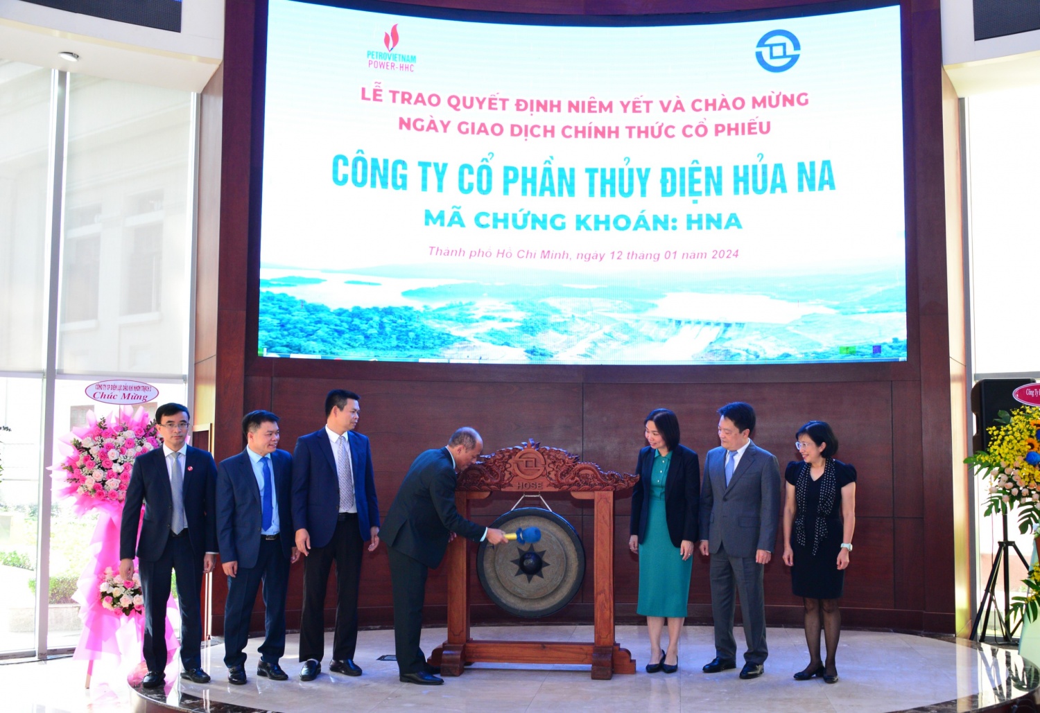 Chính thức niêm yết cổ phiếu HNA của Công ty CP Thủy điện Hủa Na trên sàn HOSE Chính thức niêm yết cổ phiếu HNA của Công ty CP Thủy điện Hủa Na trên sàn HOSE