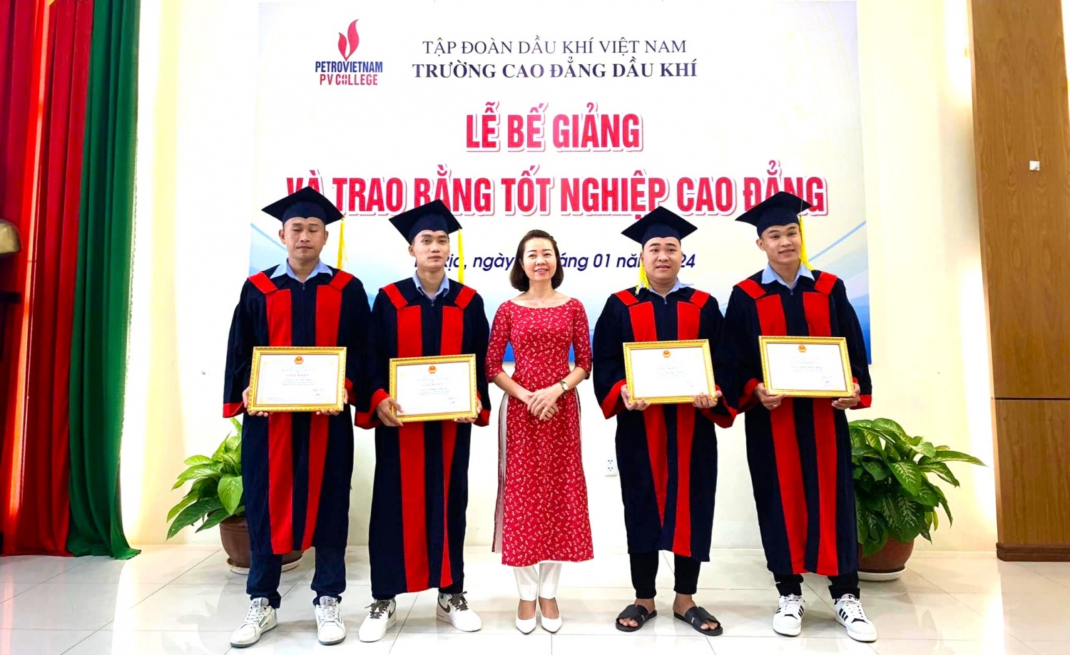 PVCollege bế giảng và trao bằng tốt nghiệp hệ Cao đẳng khóa 2020-2023 PVCollege bế giảng và trao bằng tốt nghiệp hệ Cao đẳng khóa 2020-2023