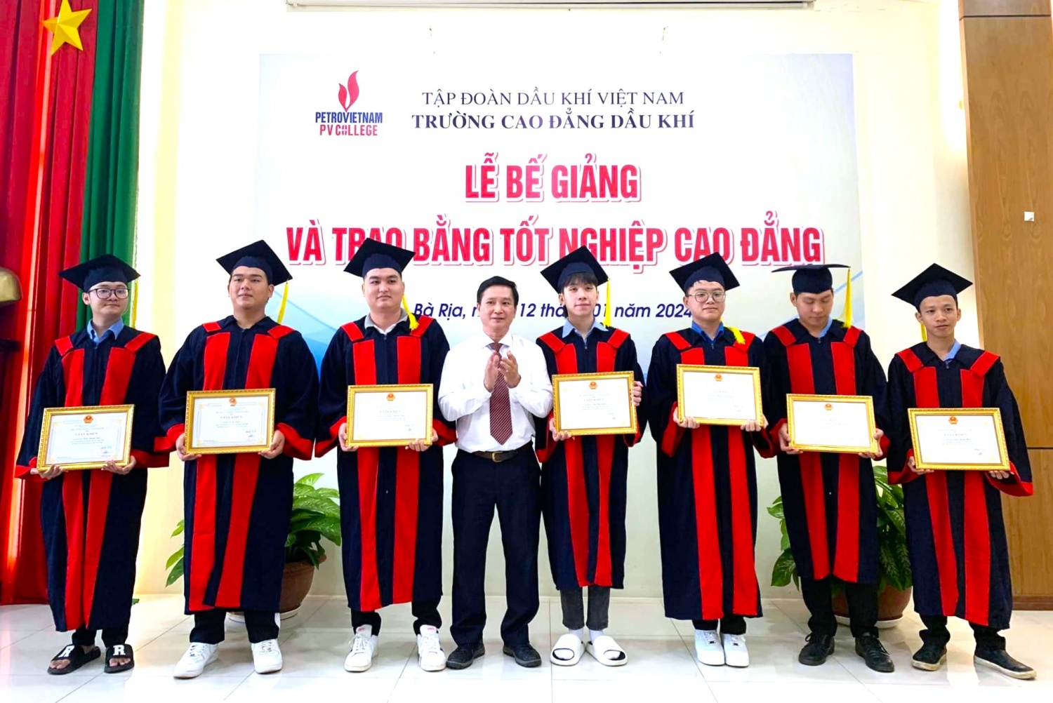 PVCollege bế giảng và trao bằng tốt nghiệp hệ Cao đẳng khóa 2020-2023 PVCollege bế giảng và trao bằng tốt nghiệp hệ Cao đẳng khóa 2020-2023