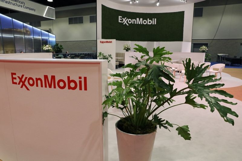 Algeria nối lại đàm phán với Exxon Mobil để thăm dò dầu khí Algeria nối lại đàm phán với Exxon Mobil để thăm dò dầu khí
