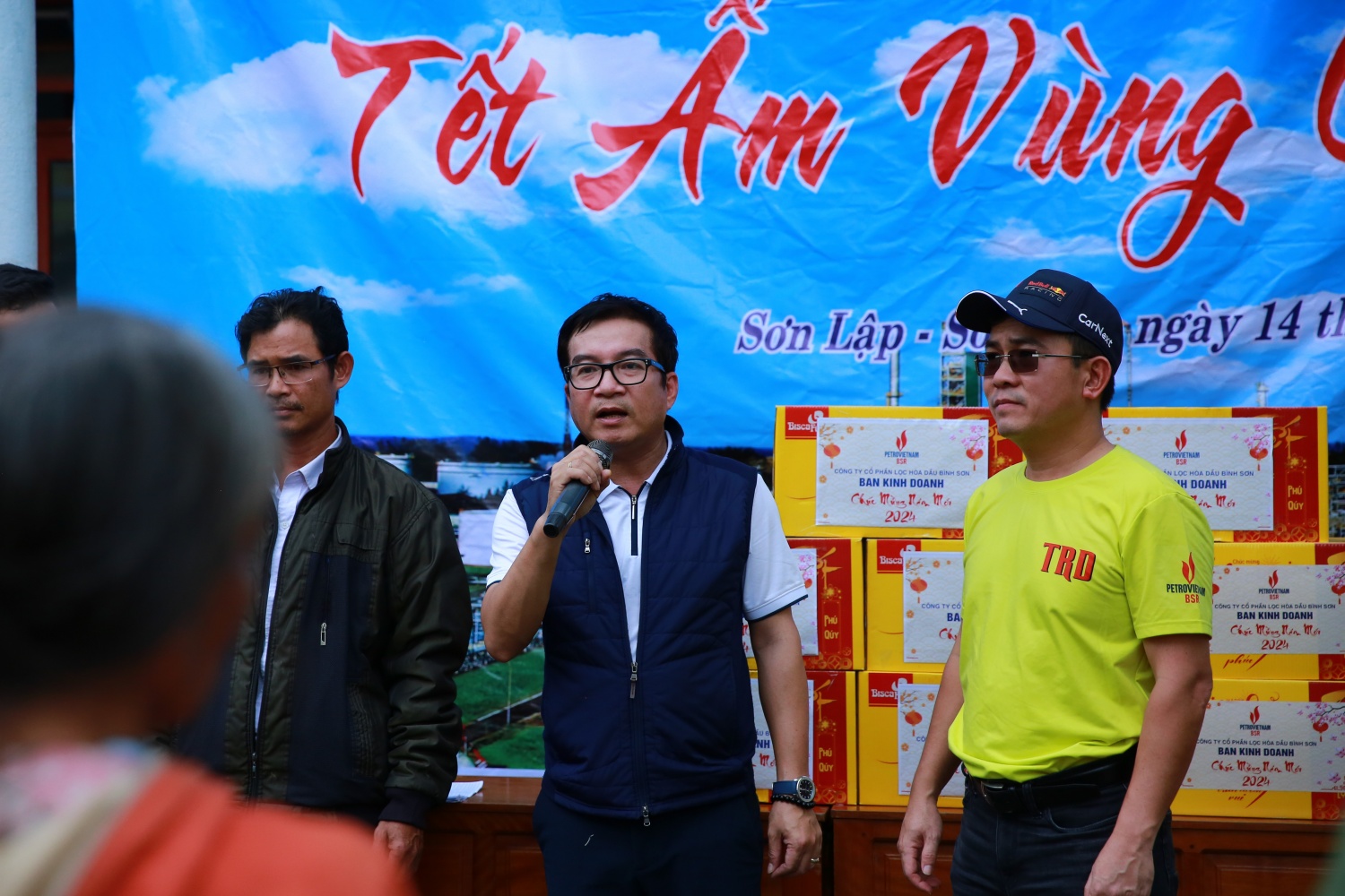 Ban Kinh doanh BSR mang “Tết ấm” đến vùng cao huyện Sơn Tây, tỉnh Quảng Ngãi Ban Kinh doanh BSR mang “Tết ấm” đến vùng cao huyện Sơn Tây, tỉnh Quảng Ngãi