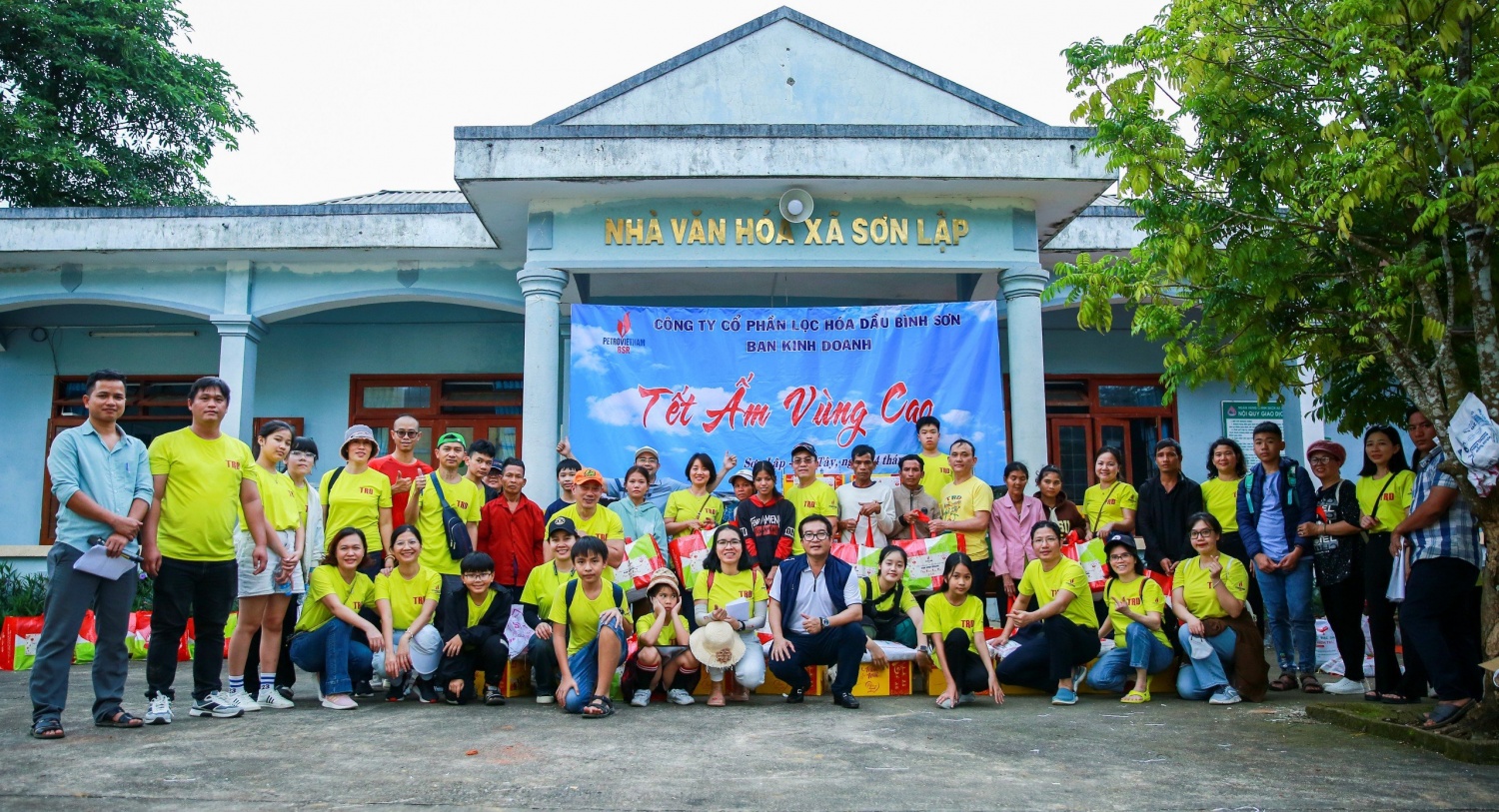 Ban Kinh doanh BSR mang “Tết ấm” đến vùng cao huyện Sơn Tây, tỉnh Quảng Ngãi Ban Kinh doanh BSR mang “Tết ấm” đến vùng cao huyện Sơn Tây, tỉnh Quảng Ngãi