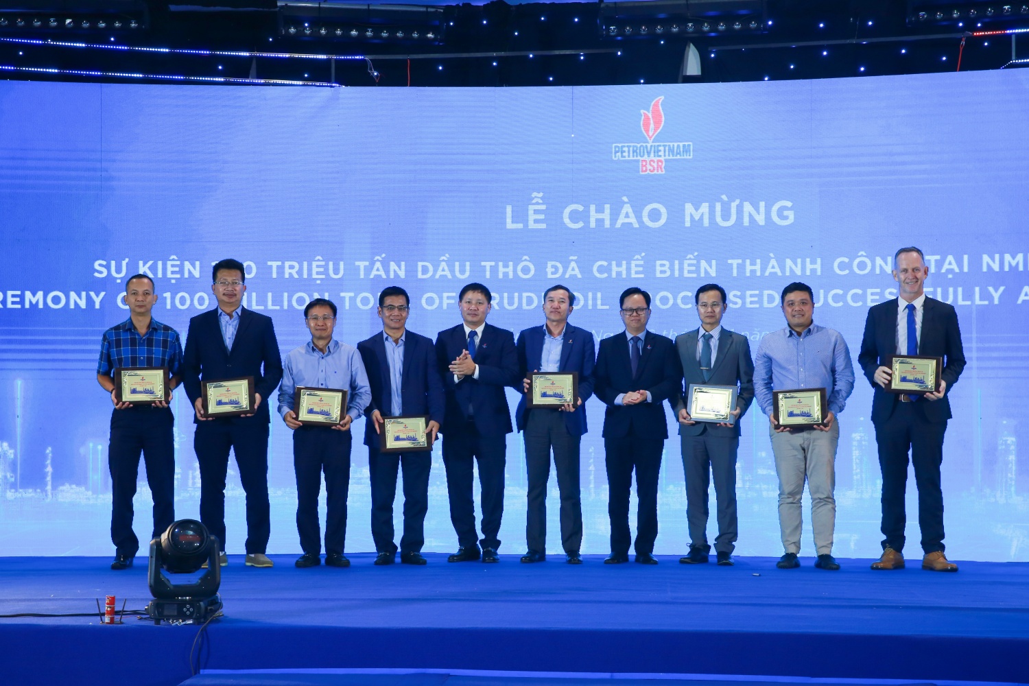BSR chào mừng sự kiện 100 triệu tấn dầu thô đã chế biến thành công tại NMLD Dung Quất