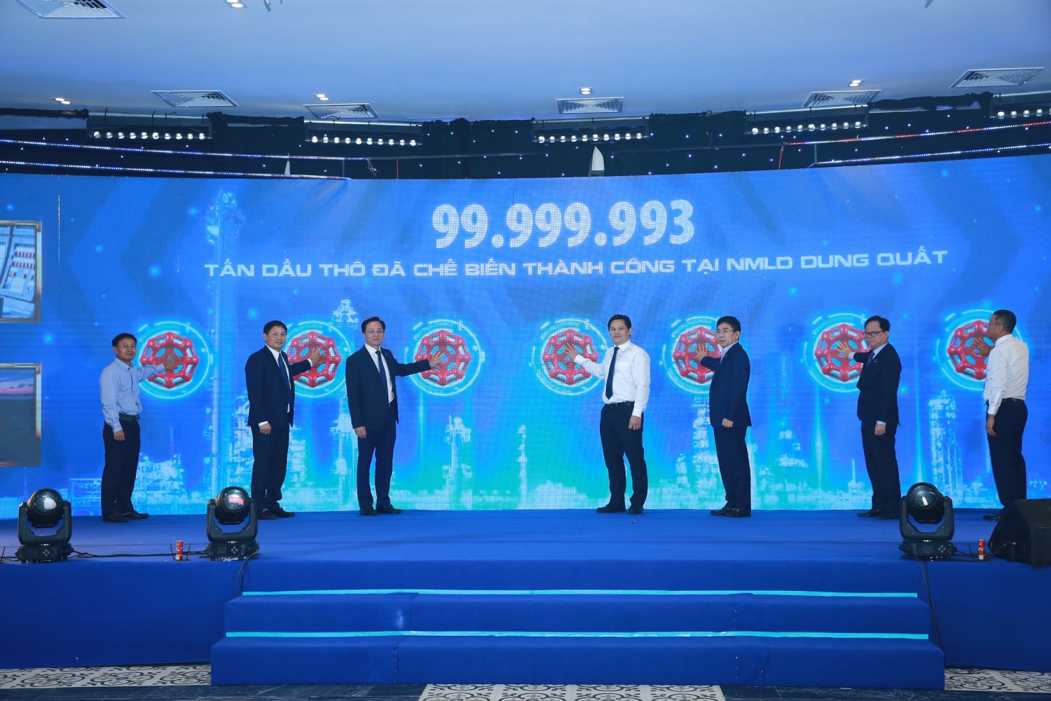 BSR chào mừng sự kiện 100 triệu tấn dầu thô đã chế biến thành công tại NMLD Dung Quất