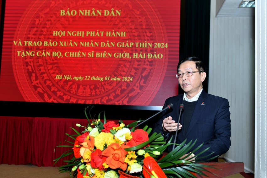 Petrovietnam đồng hành cùng Báo Nhân Dân trao tặng báo Xuân đến cán bộ, chiến sĩ biên giới, hải đảo