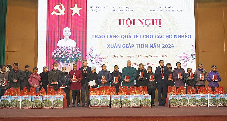 Petrovietnam trao hỗ trợ xây nhà đại đoàn kết tại tỉnh Hà Nam