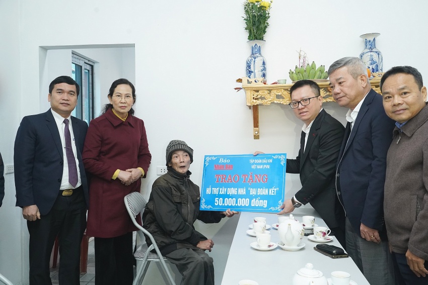 Petrovietnam trao hỗ trợ xây nhà đại đoàn kết tại tỉnh Hà Nam