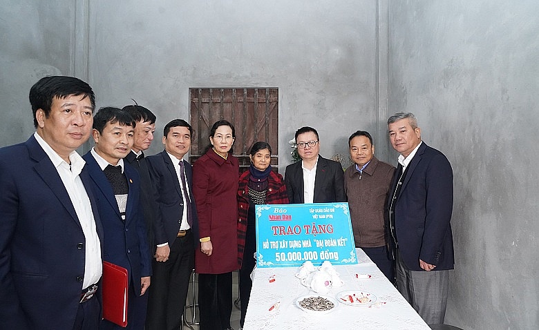 Petrovietnam trao hỗ trợ xây nhà đại đoàn kết tại tỉnh Hà Nam