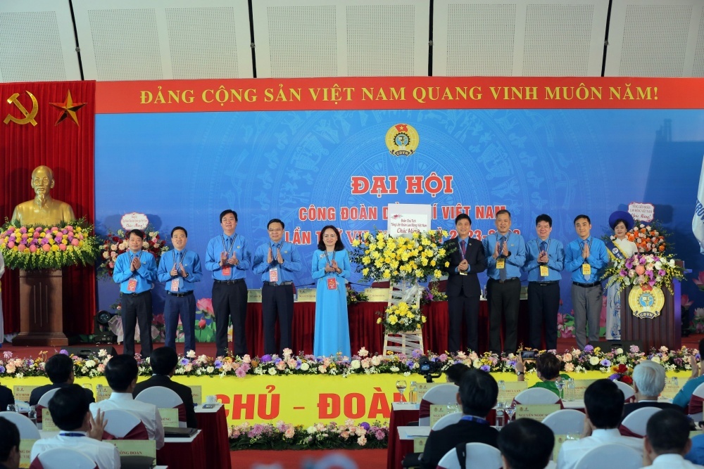Sáng tạo trong tư duy, thiết thực trong hành động để hoạt động CĐ DKVN ngày càng khởi sắc Sáng tạo trong tư duy, thiết thực trong hành động để hoạt động CĐ DKVN ngày càng khởi sắc