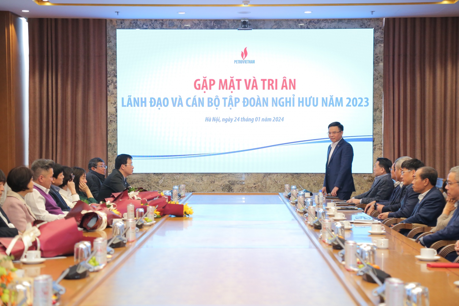 Petrovietnam tri ân các lãnh đạo, cán bộ nghỉ hưu năm 2023 Petrovietnam tri ân các lãnh đạo, cán bộ nghỉ hưu năm 2023