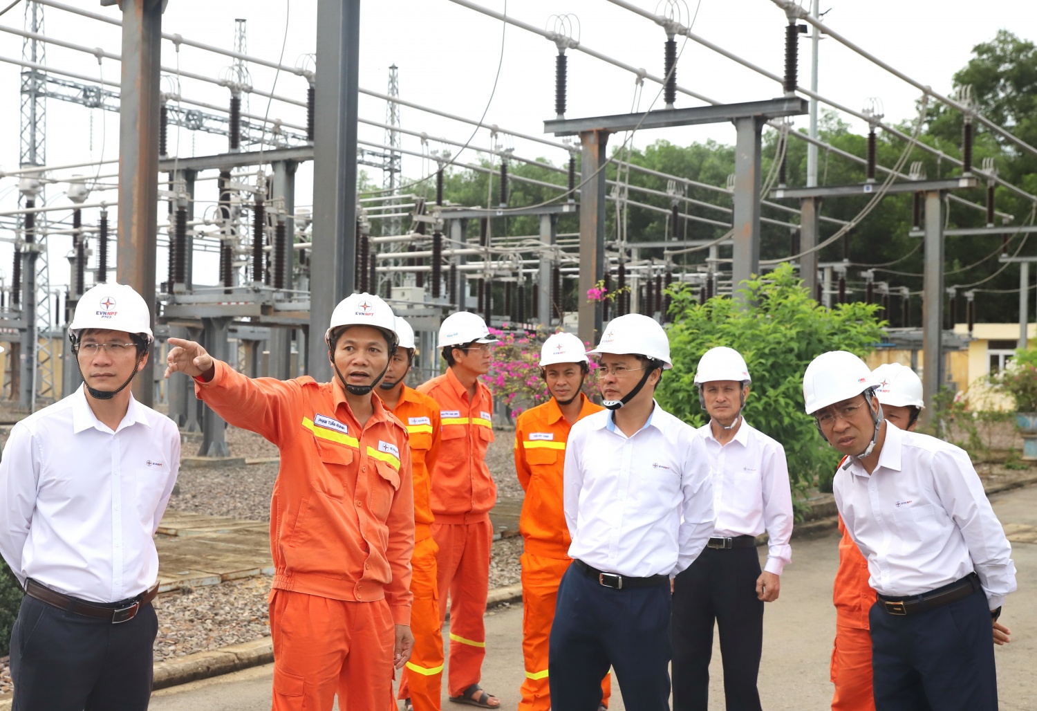 Sẵn sàng các phương án đảm bảo truyền tải điện an toàn, liên tục dịp Tết Nguyên đán và mùa khô năm 2024 Sẵn sàng các phương án đảm bảo truyền tải điện an toàn, liên tục dịp Tết Nguyên đán và mùa khô năm 2024