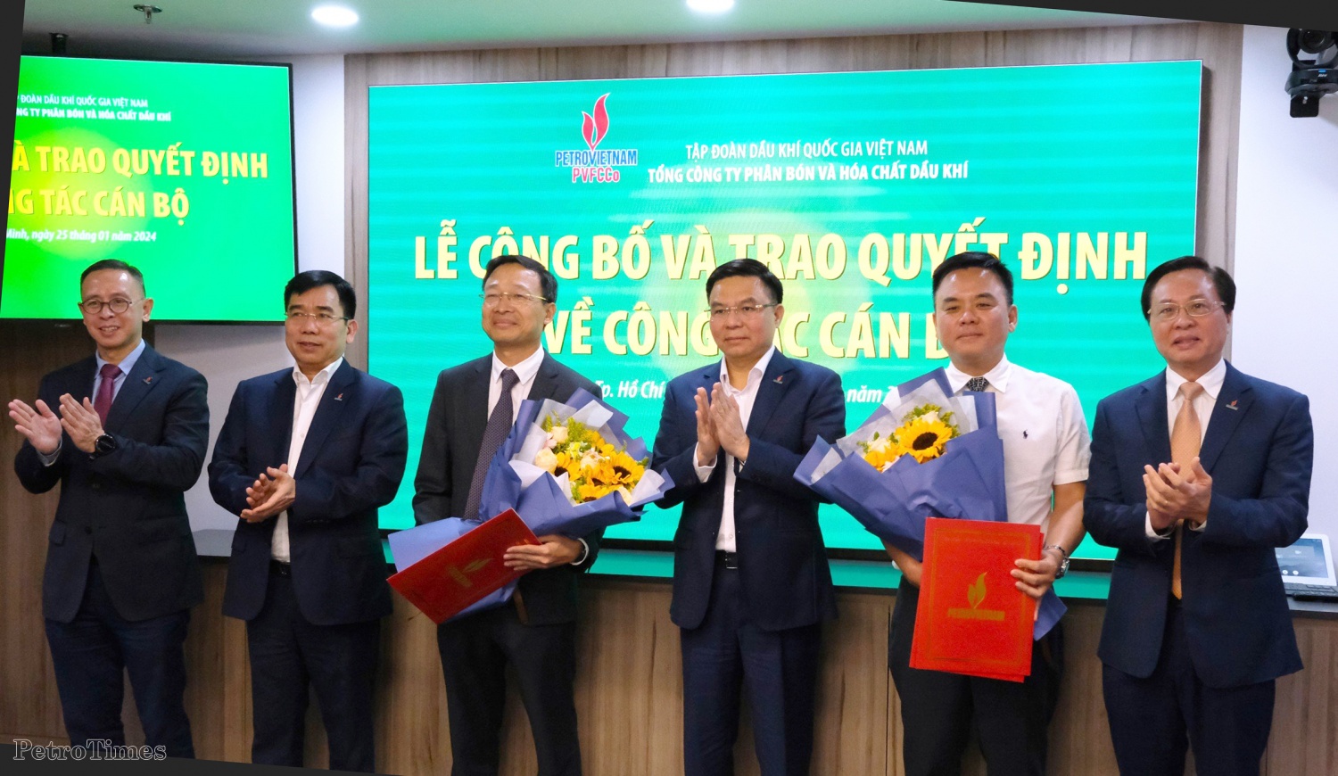 Công bố và trao các quyết định về công tác cán bộ của PVFCCo