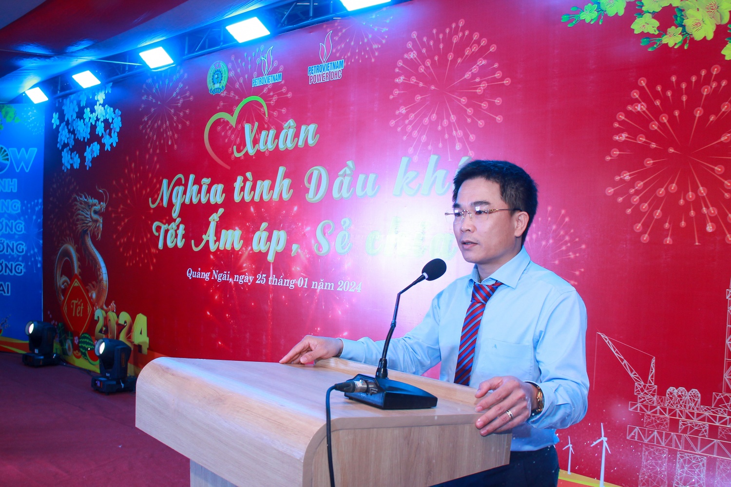 Đặc sắc chương trình “Xuân nghĩa tình Dầu khí - Tết ấm áp, sẻ chia” tại thuỷ điện Đakđrinh Đặc sắc chương trình “Xuân nghĩa tình Dầu khí - Tết ấm áp, sẻ chia” tại thuỷ điện Đakđrinh