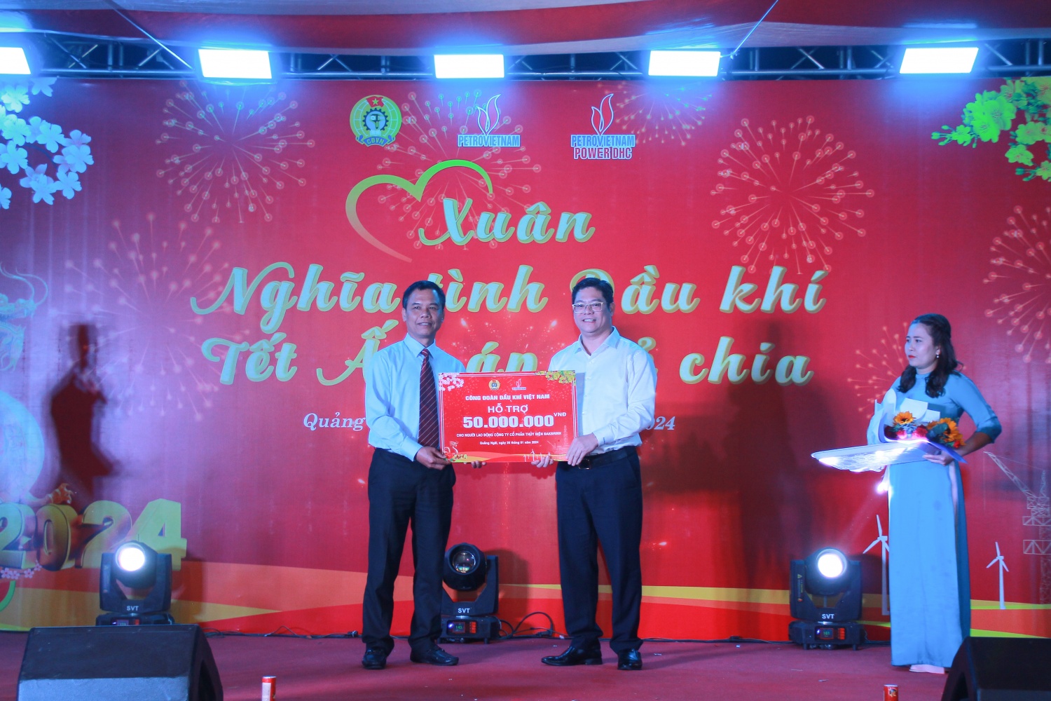 Đặc sắc chương trình “Xuân nghĩa tình Dầu khí - Tết ấm áp, sẻ chia” tại thuỷ điện Đakđrinh Đặc sắc chương trình “Xuân nghĩa tình Dầu khí - Tết ấm áp, sẻ chia” tại thuỷ điện Đakđrinh
