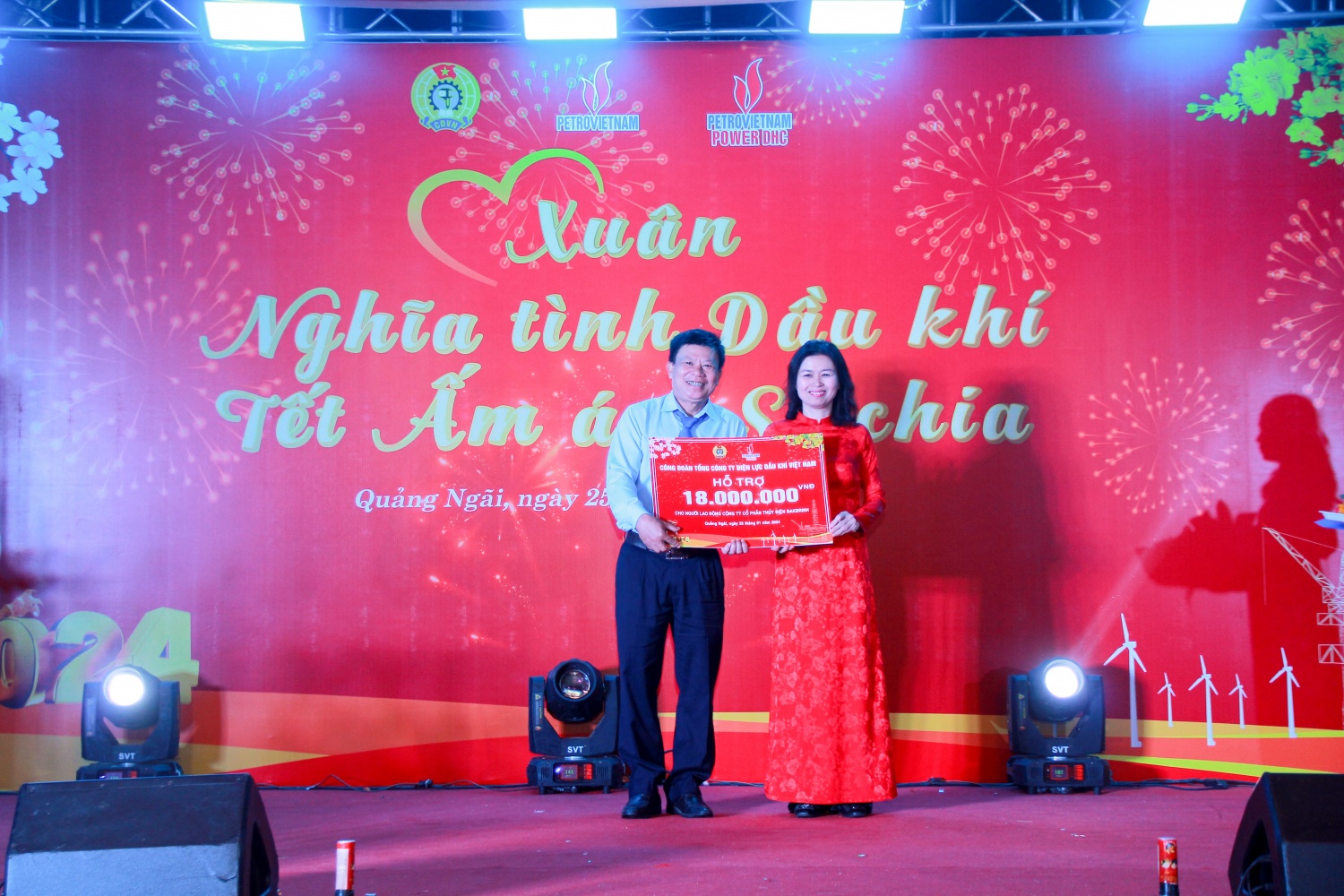 Đặc sắc chương trình “Xuân nghĩa tình Dầu khí - Tết ấm áp, sẻ chia” tại thuỷ điện Đakđrinh Đặc sắc chương trình “Xuân nghĩa tình Dầu khí - Tết ấm áp, sẻ chia” tại thuỷ điện Đakđrinh